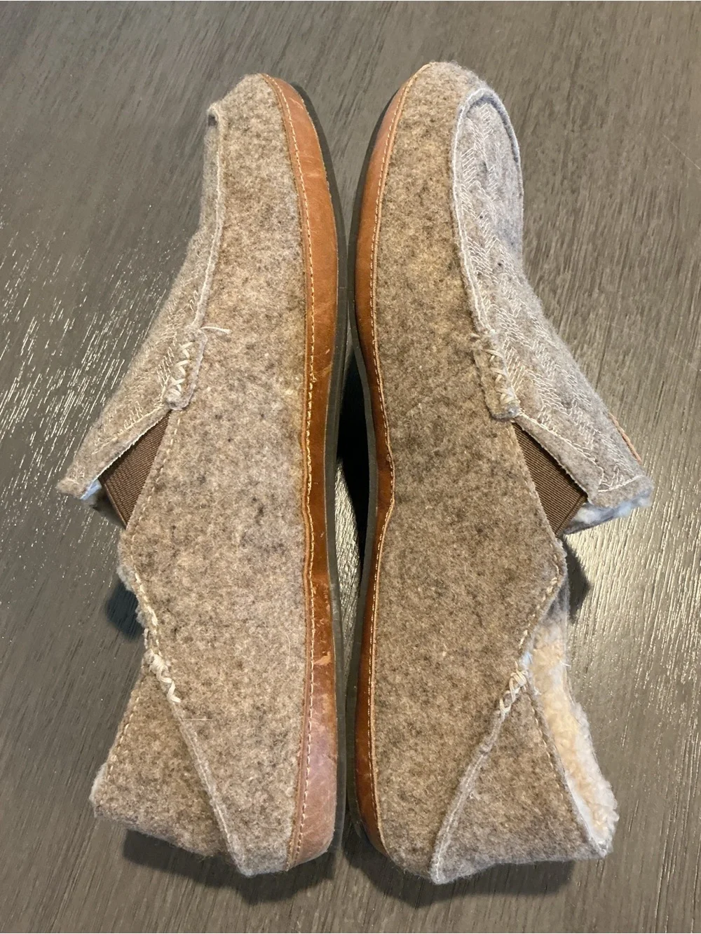OluKai Nohea Hulu Wool Shearling Slippers Tan Size 10